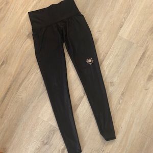 Teeki Sun & Moon Hot Pant✨